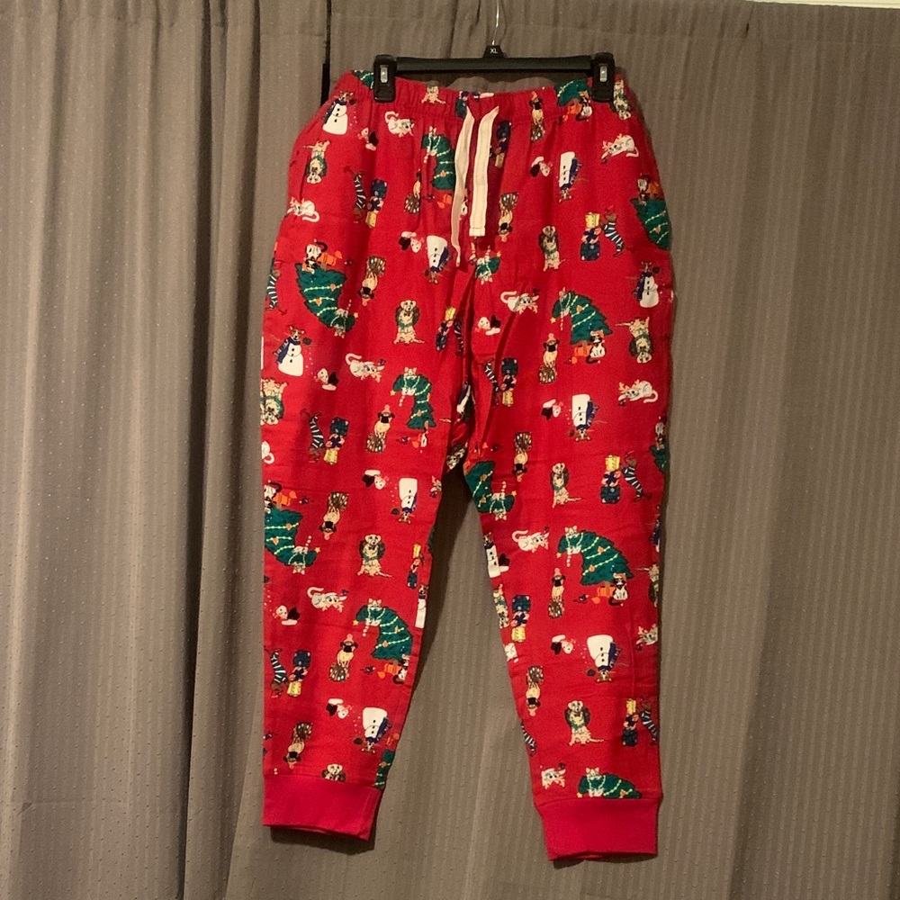 Old Navy Women’s Festive Red Jogger Pajama Bottoms Size Large w/animals.